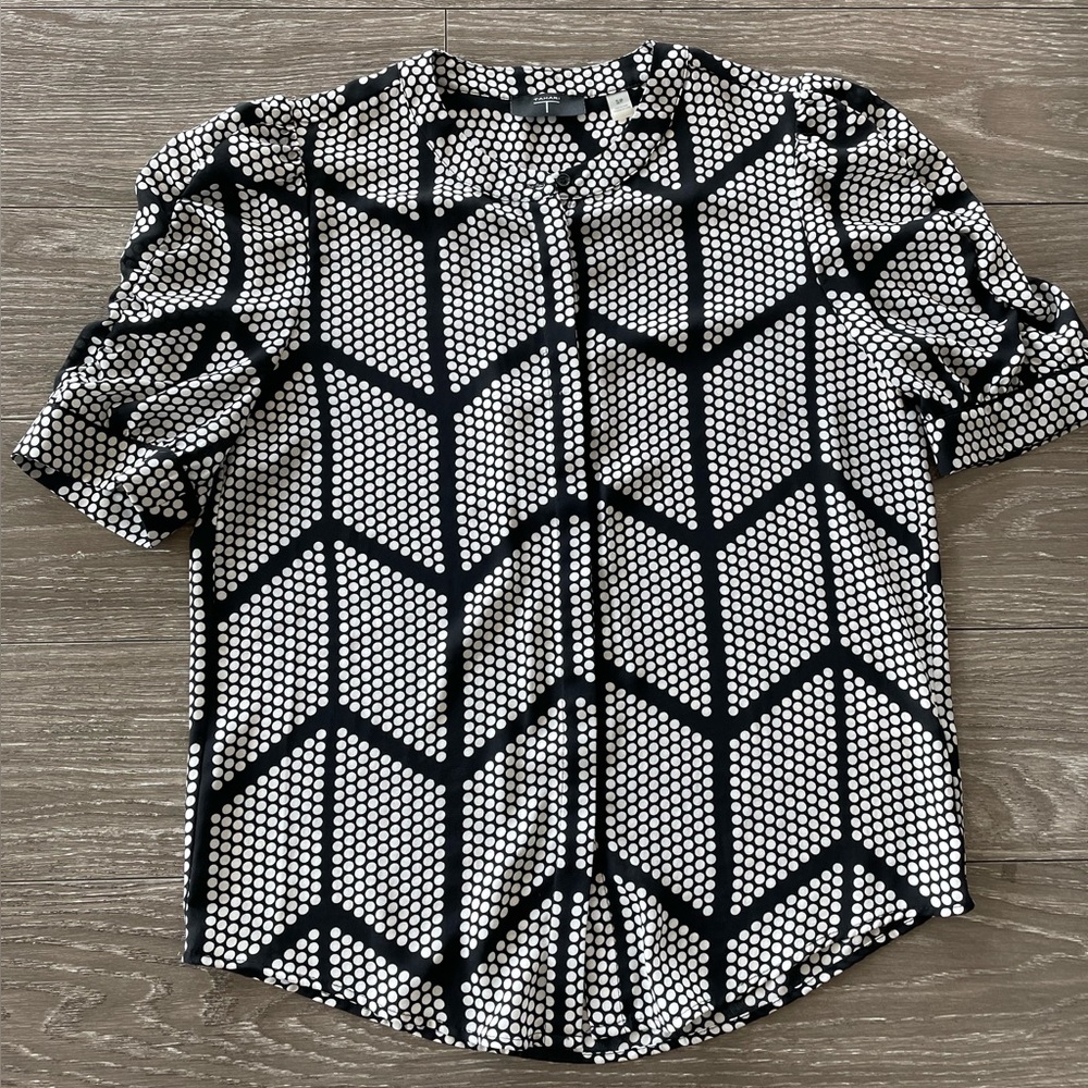 Tahari Black and White Geometric Women's Top